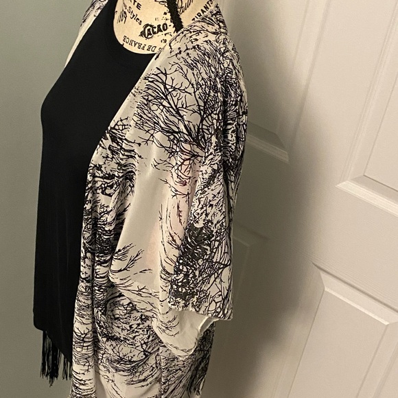 🎈Kimberly C size O/S open front kimono shawl - Picture 12 of 13